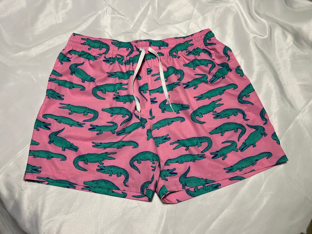 Chubbies The Glades Classic Swim Trunks Pink Alligator Print Men’s 2XL